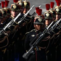 Fransa'da asker sokağa &ccedil;ıktı: 250 bin kişi i&ccedil;in tahliye kararı