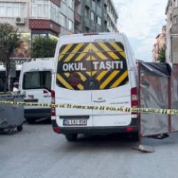 G&uuml;ng&ouml;ren&rsquo;de servis minib&uuml;s&uuml;n&uuml;n &ccedil;arptığı yaya &ouml;ld&uuml;