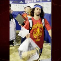 İspanyol yıldızdan olay hareket: D&uuml;nya Kupası'nı &ccedil;&ouml;p poşetine koydu!
