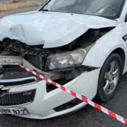 İzmir&rsquo;de iki ara&ccedil; &ccedil;arpıştı: &Ouml;l&uuml; ve yaralılar var