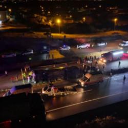 Kırıkkale'de yolcu otob&uuml;s&uuml; devrildi: &Ccedil;ok sayıda yaralı var