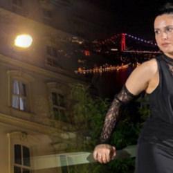 Galata'da ş&uuml;pheli &ouml;l&uuml;m! 22 yaşındaki aş&ccedil;ı Esmanur otelin terasından d&uuml;şt&uuml;