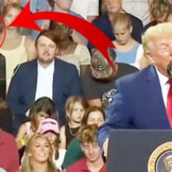 Trump konuşurken arkadan taklidini yaptı