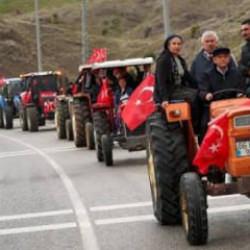 S&ouml;z&uuml;n&uuml; tutmadığı trakt&ouml;rle şova devam: &Ouml;zg&uuml;r &Ouml;zel'den pes dedirten y&uuml;zs&uuml;zl&uuml;k