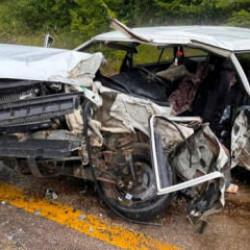 TIR ile otomobil &ccedil;arpıştı: 1 &ouml;l&uuml;, 2 ağır yaralı