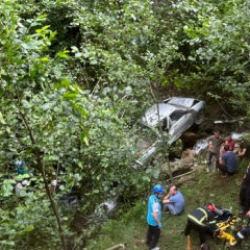 Trabzon'da kamyonet fındık bah&ccedil;esine yuvarlandı: 1 &ouml;l&uuml;, 5 yaralı var