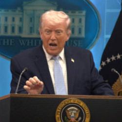 Trump'tan İran'a savaş uyarısı: Husiler saldırıya devam ederse...