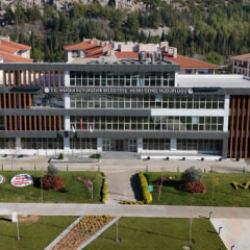 Kanalizasyona atılan yabancı maddeler taşkına neden oldu: Ekiplerden anında m&uuml;dahale