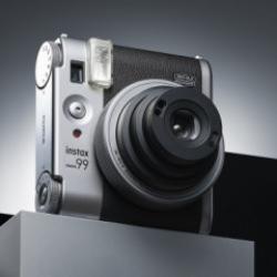 Yeni &ouml;zelliklerle donatılan instax mini 99 tanıtıldı