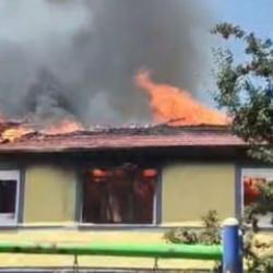 Afyonkarahisar'da yangın: 2 katlı ev kullanılamaz hale geldi