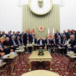 AK Parti S&ouml;zc&uuml;s&uuml; &Ouml;mer &Ccedil;elik meclis a&ccedil;ılışına dikkat &ccedil;ekti: Kaosa verilen milli cevaptır
