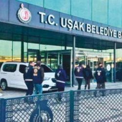 Uşak'ta skandallar bitmiyor: Belediyede maaş, &ouml;zel işletmede mesai iddiası