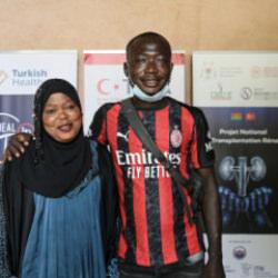 Burkina Faso'da T&uuml;rk doktorların şifa eli: B&ouml;brek nakli olan hasta sağlığına kavuştu