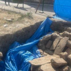 Bursa'da tarihi mezarın &uuml;st&uuml; kapatılarak otopark g&ouml;r&uuml;n&uuml;m&uuml; verildi iddiası 