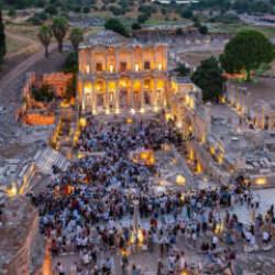 Efes Antik Kenti Gece M&uuml;zeciliği ile doldu taştı! Y&uuml;z binler eşsiz atmosferde buluştu