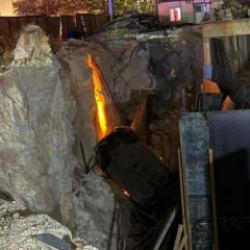 Gaziantep&rsquo;te kaza sonrası savrulan ara&ccedil; inşaat &ccedil;ukuruna u&ccedil;tu: 2&rsquo;si ağır 3 yaralı