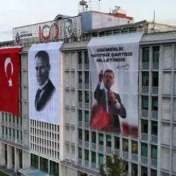 İBB AK Parti'ye mi ge&ccedil;ecek? İmamoğlu ve &Ouml;zel'i şoke eden iddia!