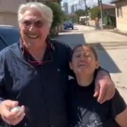 Yolunu şaşıran oyuncu Erdal &Ouml;zyağcılar&rsquo;a ilgin&ccedil; hediye 