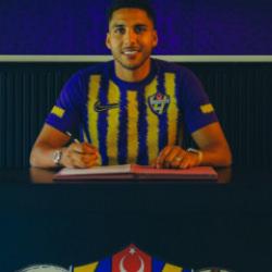 İtalya'dan Ey&uuml;pspor'a! Faslı orta saha imzayı attı
