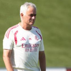 Jose Mourinho forvet transferi yaptı! Serbest kalma bedelini &ouml;dediler