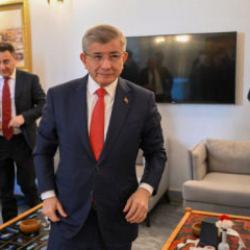 Meclis'in 'kırılgan' &ccedil;atısında belirsizlik hakim: 'Tek 1 istifa Yeni Yol'u tarihe g&ouml;mer'