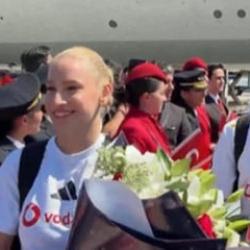 Milletler Ligi şampiyonu olan Filenin Sultanları, yurda d&ouml;nd&uuml;! Coşkuyla karşılandılar