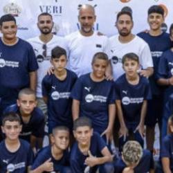 Saha dışında da şampiyon! Guardiola kapılarını Filistinli &ccedil;ocuklara a&ccedil;tı