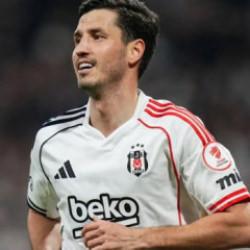 Salih U&ccedil;an'dan Beşiktaş'a duygusal veda!