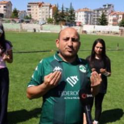 Şampiyonluk i&ccedil;in toplandılar! Amigonun ettiği dua g&uuml;l&uuml;msetti