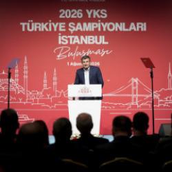 Sel&ccedil;uk Bayraktar YKS şampiyonlarıyla bir araya geldi: Hazreti H&uuml;seyin'e atıf yaptı
