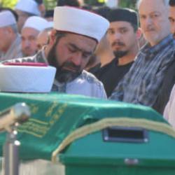 Vefat eden hafızın cenaze namazını imam olan babası kıldırdı
