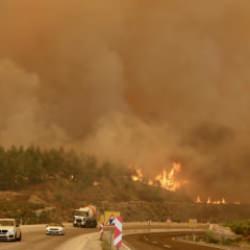 Yangın b&ouml;lgelerinde tehlikeli saatler! Meteoroloji uyardı: Saatte 70 km hızla geliyor