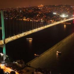 15 Temmuz Şehitler K&ouml;pr&uuml;s&uuml;'ne Mekke Anlaşması'na &ouml;zel ışıklandırma!