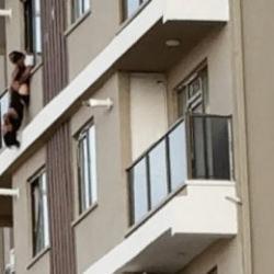 Aksaray'da y&uuml;rekler ağza geldi! 7'nci kattan atlarken yakaladılar...O anlar kamerada