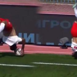 Futbol sahalarında ender g&ouml;r&uuml;len fantastik an...