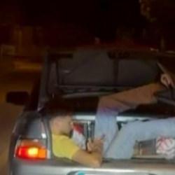 Ara&ccedil; bagajındaki tehlikeli yolculuk  g&ouml;renleri şaşırttı