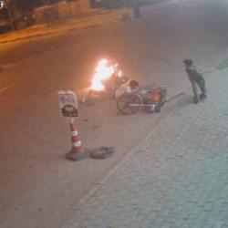 İki motosiklet kafa kafaya &ccedil;arpıştı, ortalık can pazarına d&ouml;nd&uuml;