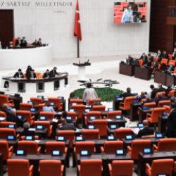 AK Parti'den muhalefete "&ccedil;er&ccedil;eve yasa" bilgilendirmesi