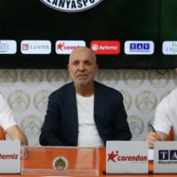 Alanyaspor hayali S&uuml;per Lig olan gen&ccedil; futbolcuya kucak a&ccedil;tı