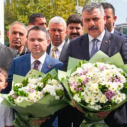 Bakan &Ccedil;ift&ccedil;i ve Bakan G&uuml;ler Esenyurt'ta esnaf ve vatandaşla bir araya geldi