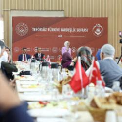 Bakan G&ouml;ktaş şehit aileleri ve gazilerle &ldquo;Ter&ouml;rs&uuml;z T&uuml;rkiye Kardeşlik Sofrası&rdquo;nda buluştu