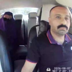 &Ccedil;arşaf giyip cami yolunda pusu kurdu: Ka&ccedil;maya &ccedil;alışırken takside yakalandı!