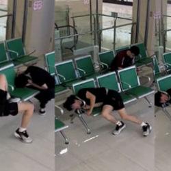  &Ccedil;in'de bekleme salonunda kafası koltuğun kenarına sıkışan gencin zor anları