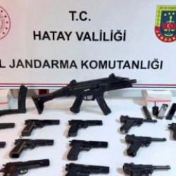 Hatay'da TIR ve dorsesinde 1'i makineli 17 tabanca ele ge&ccedil;irildi