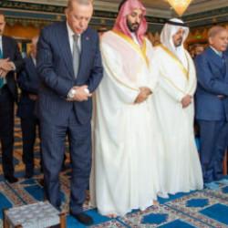 Cumhurbaşkanı Erdoğan, Mekke'de Selman ve Şerif ile cuma namazını kıldı
