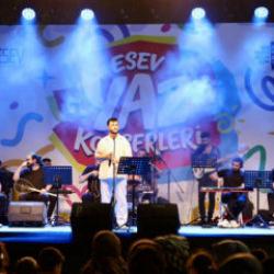 Esenler'de yazın ritmi ESEV konserleriyle y&uuml;kseliyor