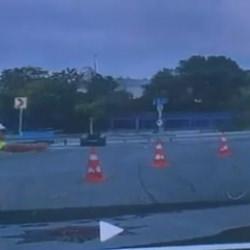 Fatih'te trafik polisine bı&ccedil;aklı saldırı: Ş&uuml;pheli bacağından vuruldu! O anlar kamerada