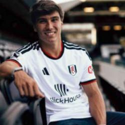Fenerbah&ccedil;e'nin transfer g&ouml;zdesi Premier Lig ekibine imza attı!