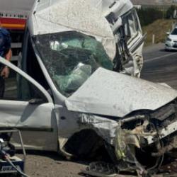 Freni boşalan tır, kırmızı ışıkta bekleyen ara&ccedil;ları bi&ccedil;ti: &Ouml;l&uuml; ve yaralılar var!