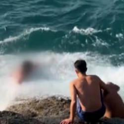 İstanbul&rsquo;da "boğuluyorum" diye yardım istedi: Dalgaların arasından son anda kurtarıldı